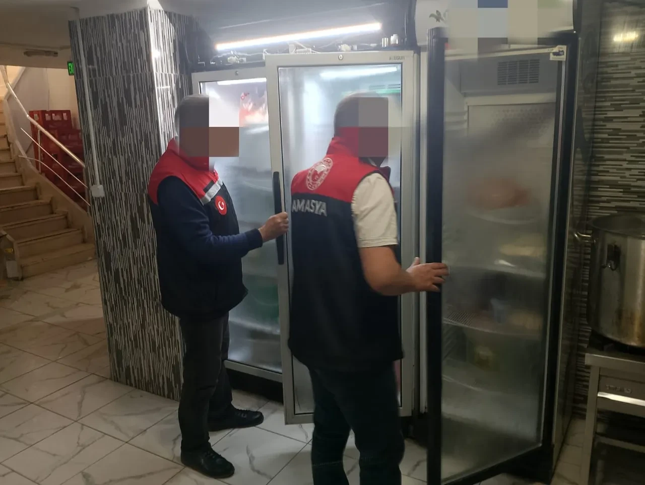 İnsan sağlığını hiçe saydılar! 26 tavuk dönerciye ceza