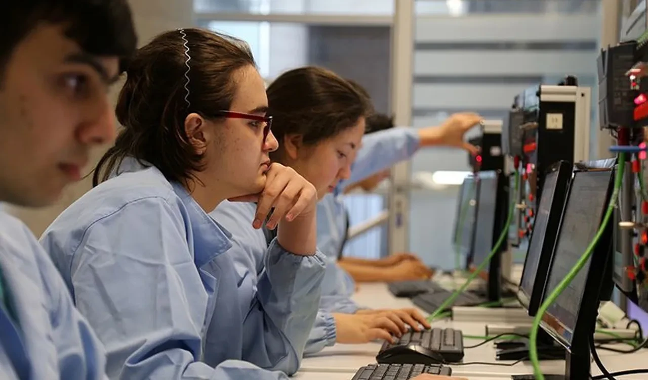 Lise eğitimi değişiyor mu? Milli Eğitim Bakanlığı çalışma başlattı! İşte masadaki 3 model