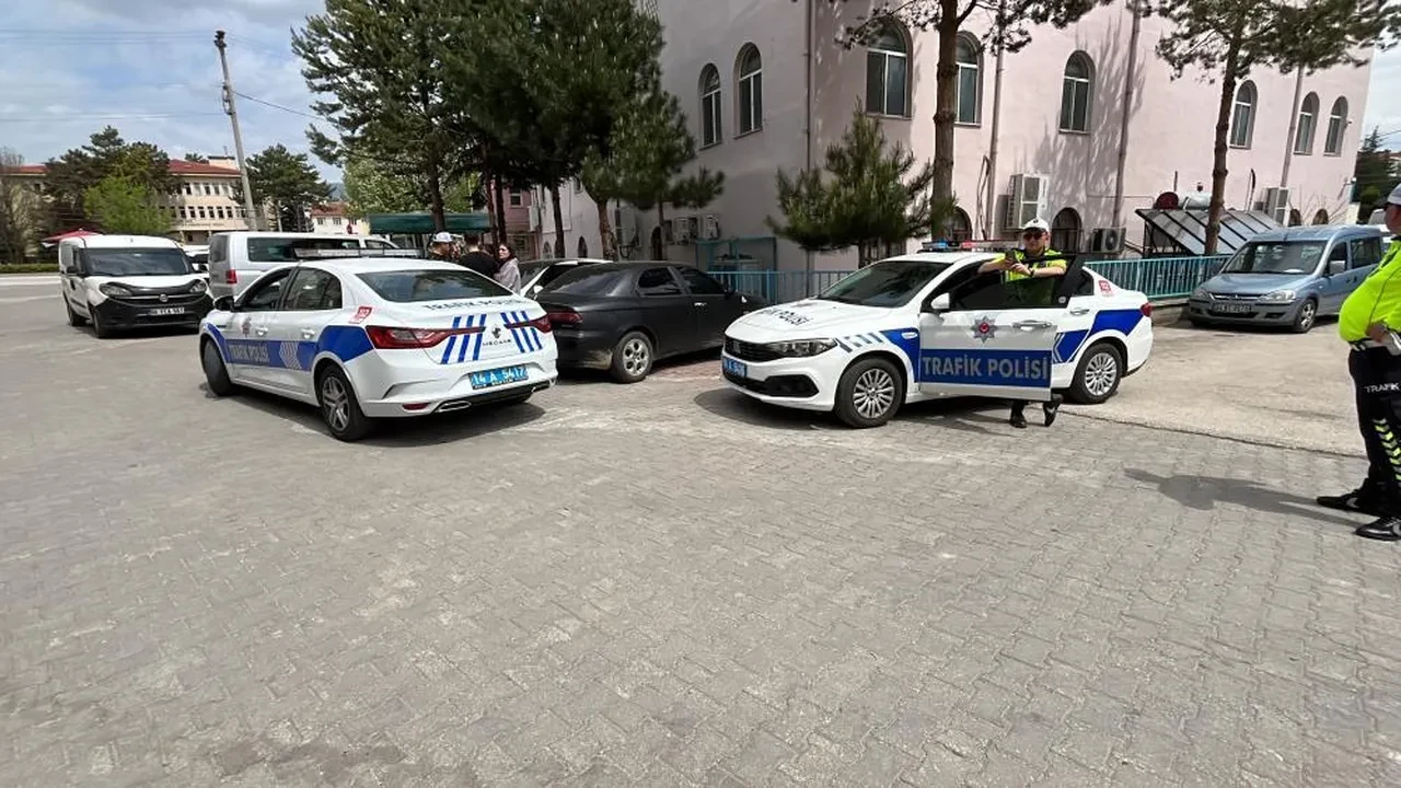 Makas atarak trafiği tehlikeye sokan sürücü yakalandı