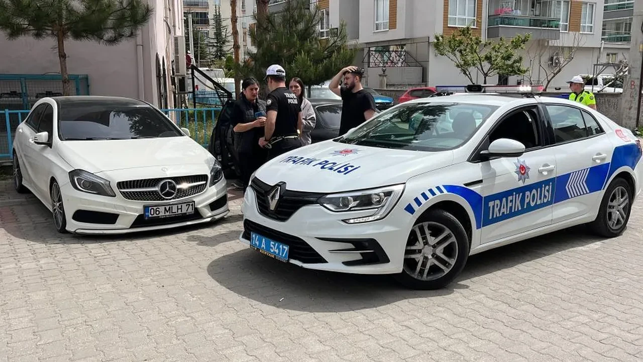 Makas atarak trafiği tehlikeye sokan sürücü yakalandı