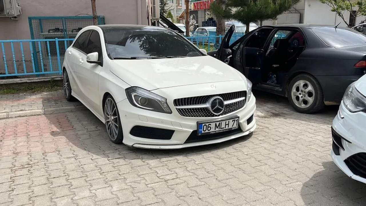 Makas atarak trafiği tehlikeye sokan sürücü yakalandı