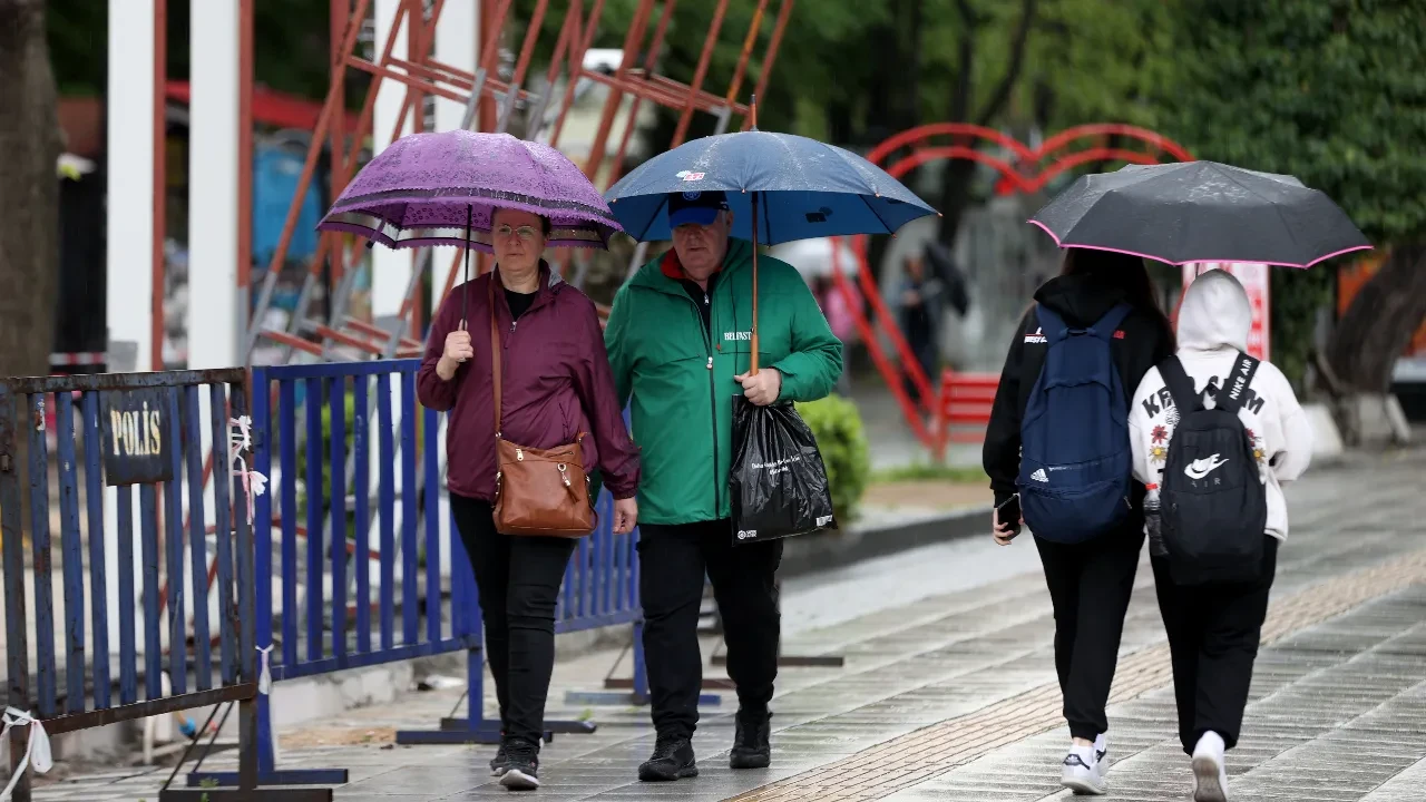Meteoroloji saat vererek uyardı: Gök gürültülü sağanak yağış geliyor! İşte il il 7 Mayıs 2025 hava durumu