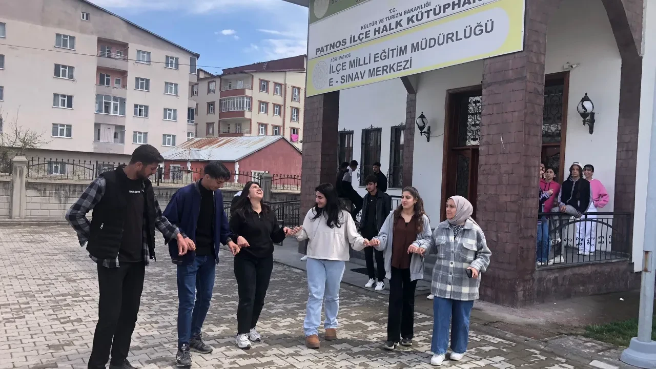 Öğrenciler Hıdırellezi coşkuyla kutladı