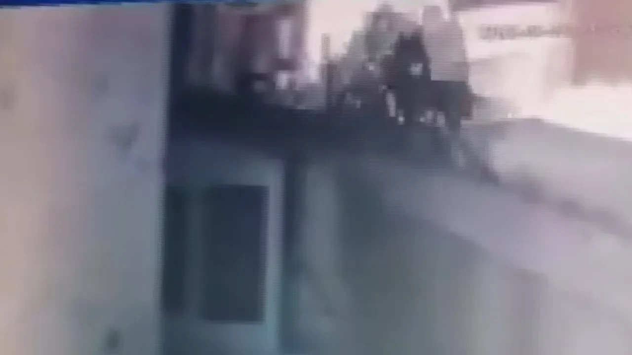 Polisin 'dur' ihbarına uymadı, duvara yapıştı 