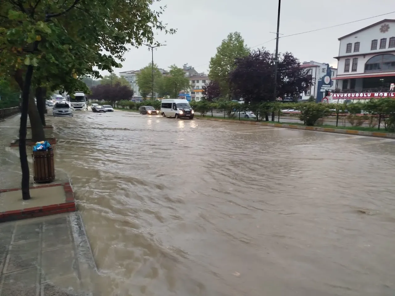 Sinop Boyabat'ı sel vurdu! Vatandaşlar zor anlar yaşadı