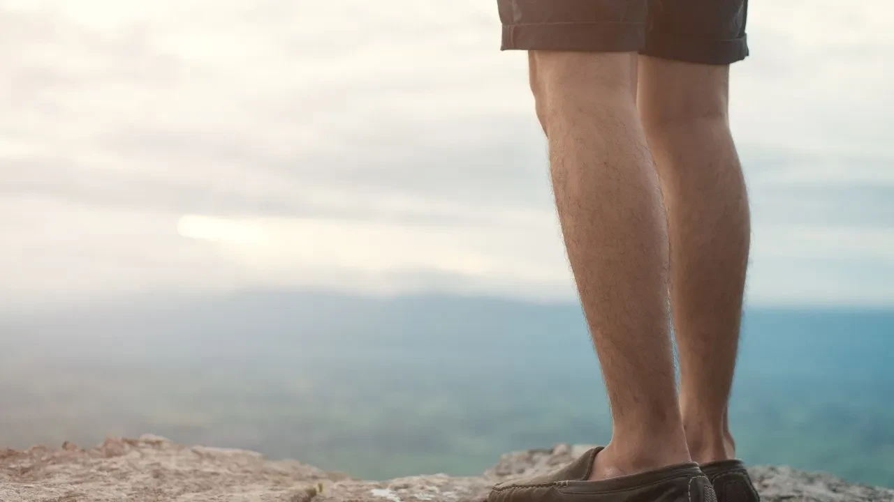 Sürekli bacak sallıyorsanız yalnız değilsiniz! Bilim bu alışkanlığın sırrını çözdü