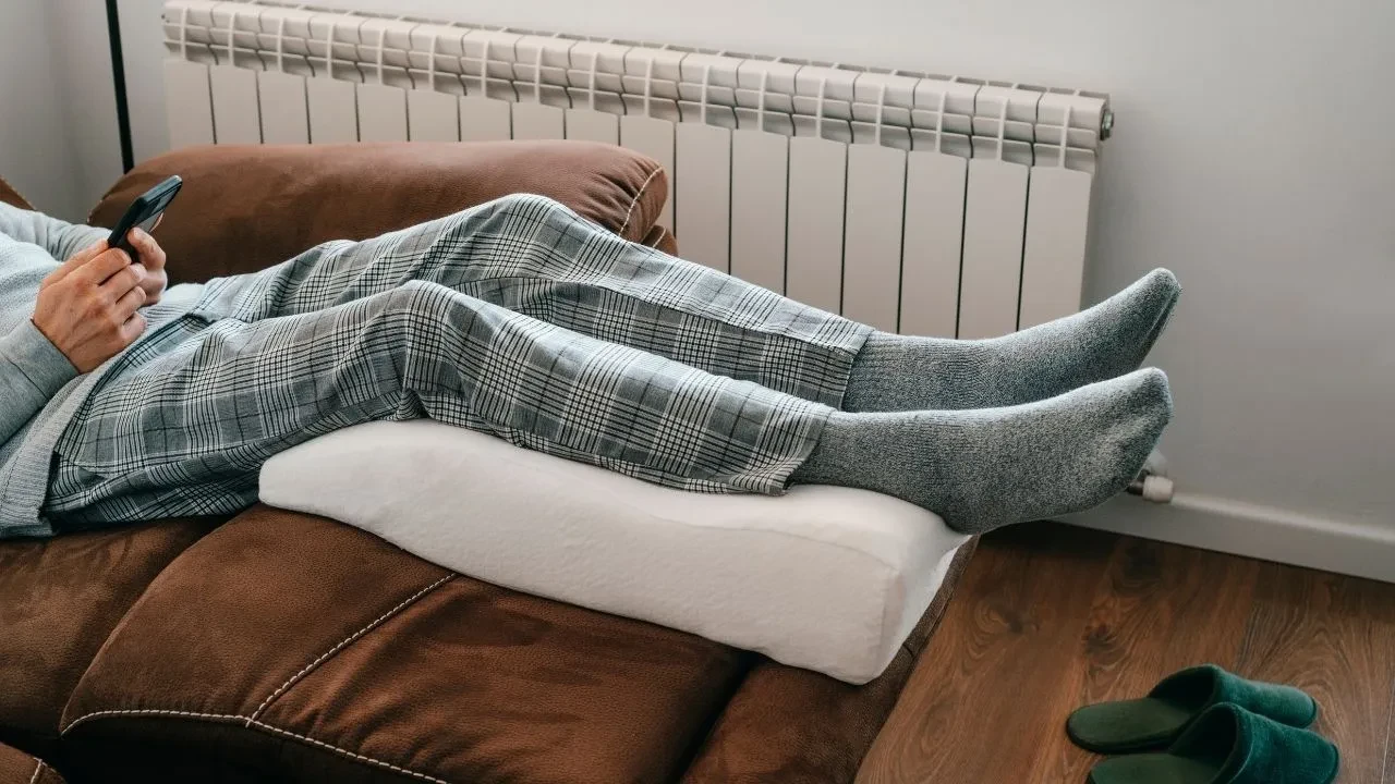 Sürekli bacak sallıyorsanız yalnız değilsiniz! Bilim bu alışkanlığın sırrını çözdü