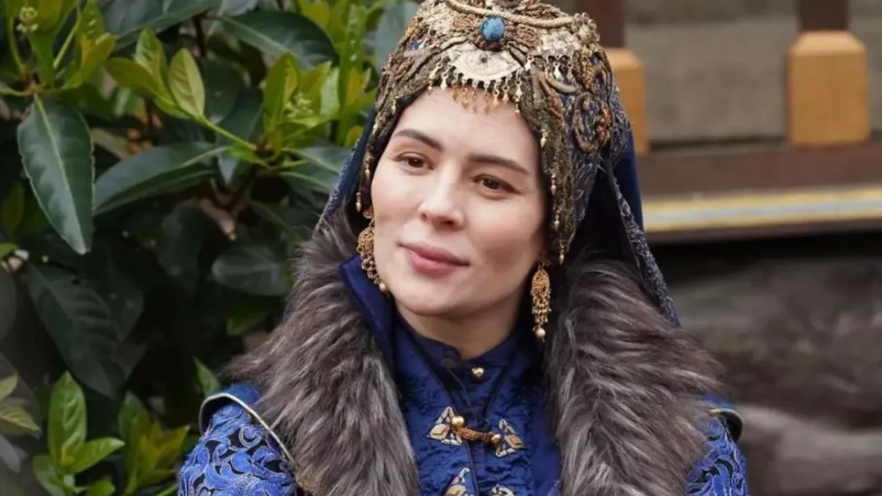 Yıldız Çağrı Atiksoy kızının ismine nasıl karar verdiğini açıkladı 
