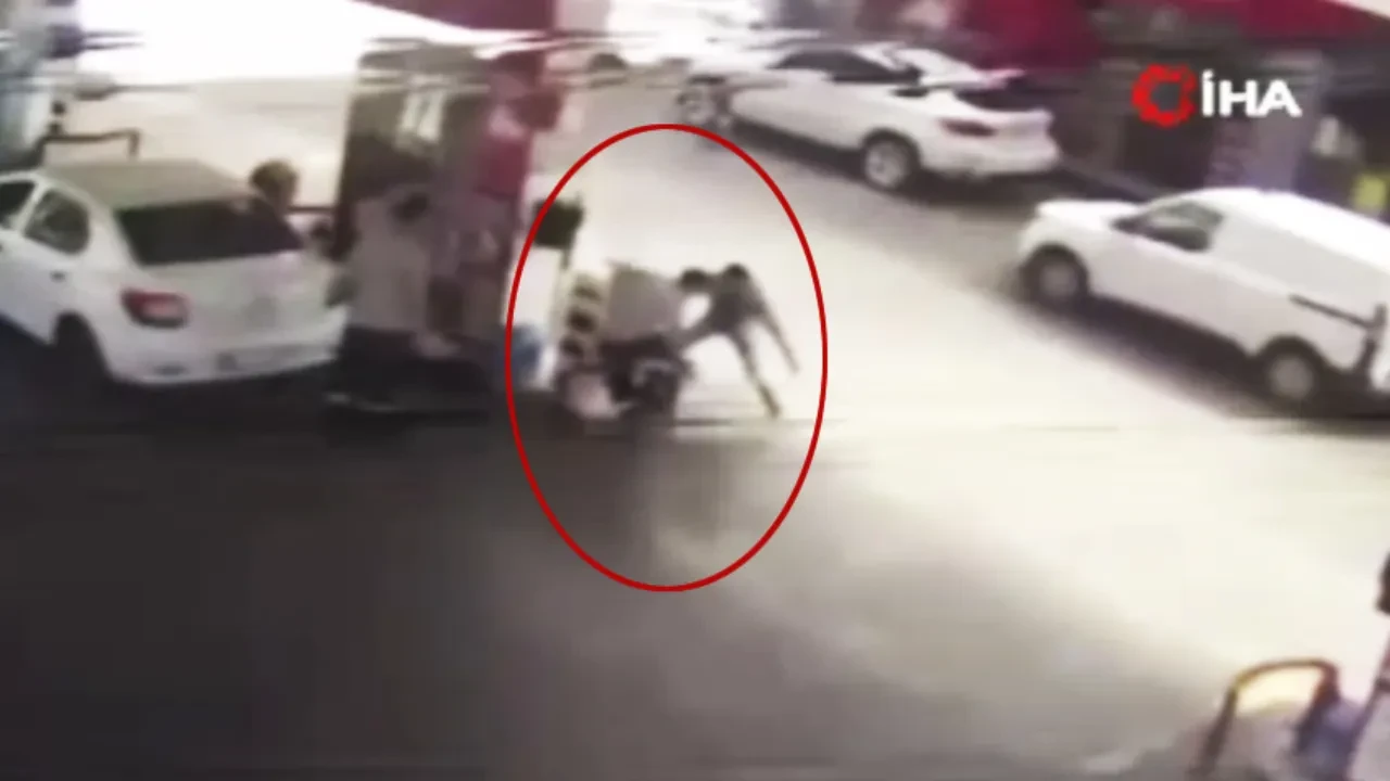 Akaryakıt istasyonunda korku dolu anlar! Mesai arkadaşını böyle bıçakladı