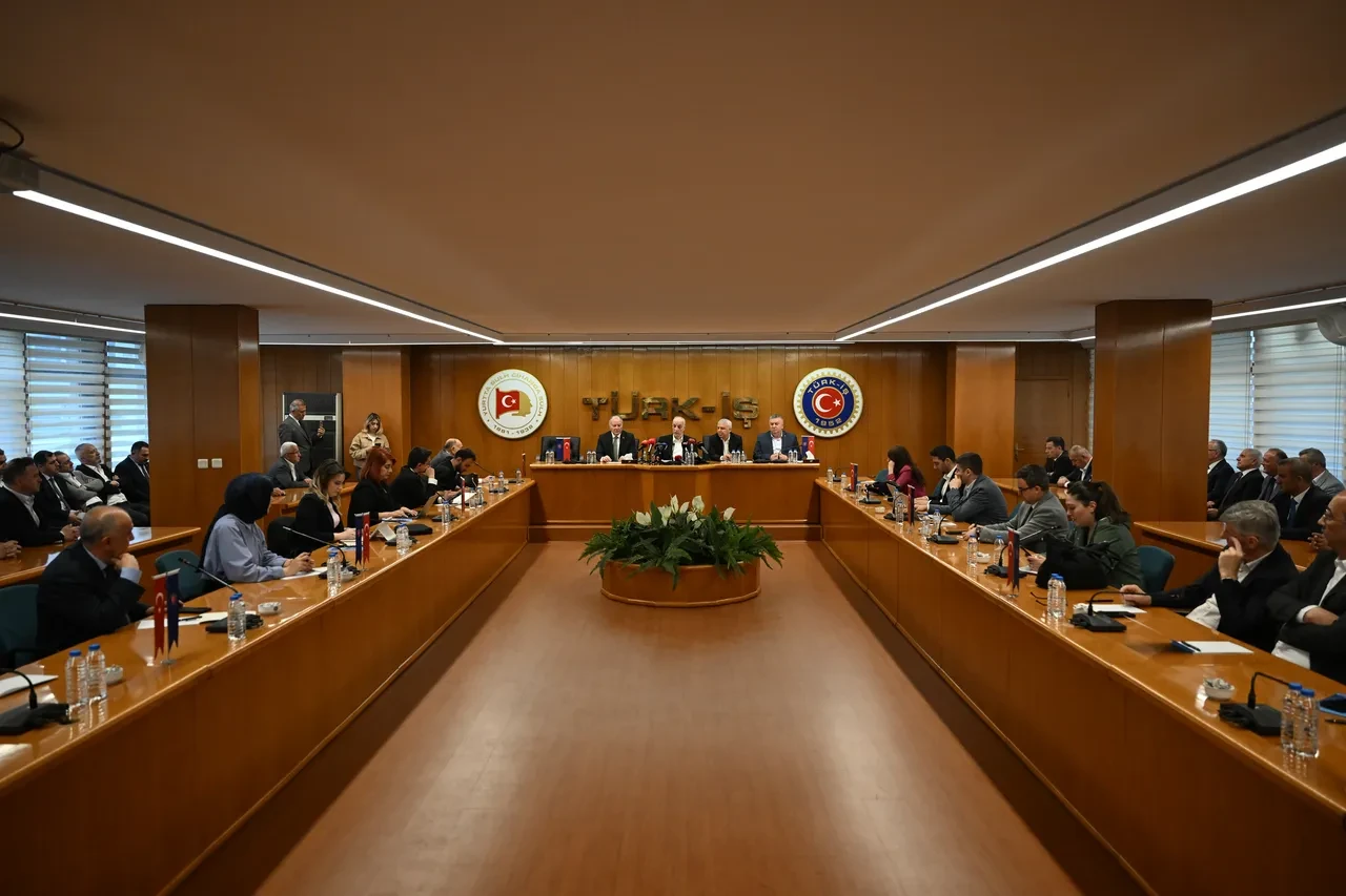 Asgari ücrete ara zam yapılacak mı? TÜRK-İŞ Başkanı Ergün Atalay'dan dikkat çeken cevap!