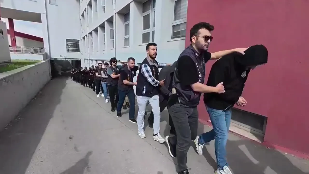 Bahis çetesinin sonu oldu! Yurt dışına 100 milyon TL ve 100 Bitcoin gönderince her şey ortaya çıktı