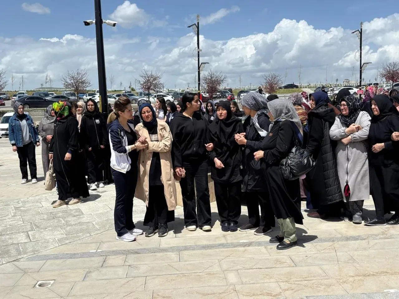 Boğazları kesilerek öldürülen abi kardeş toprağa verildi