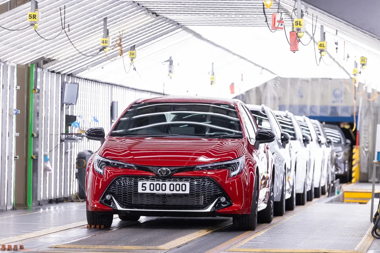 Bu arabanın eskisi de yenisi de altın gibi! Toyota'nın sırrı fabrikasının duvarlarında yazıyor: Kaizen