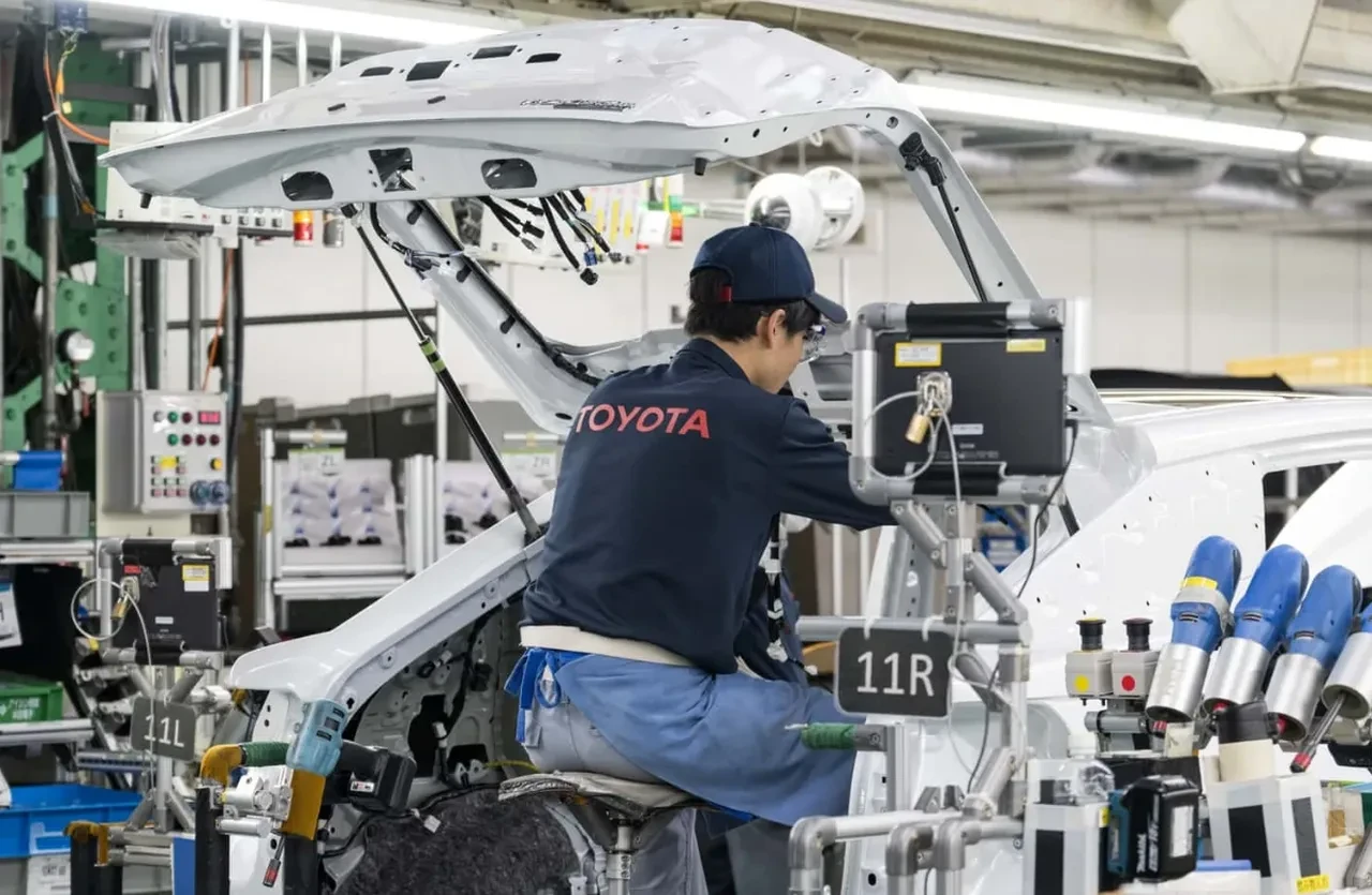 Bu arabanın eskisi de yenisi de altın gibi! Toyota'nın sırrı fabrikasının duvarlarında yazıyor: Kaizen