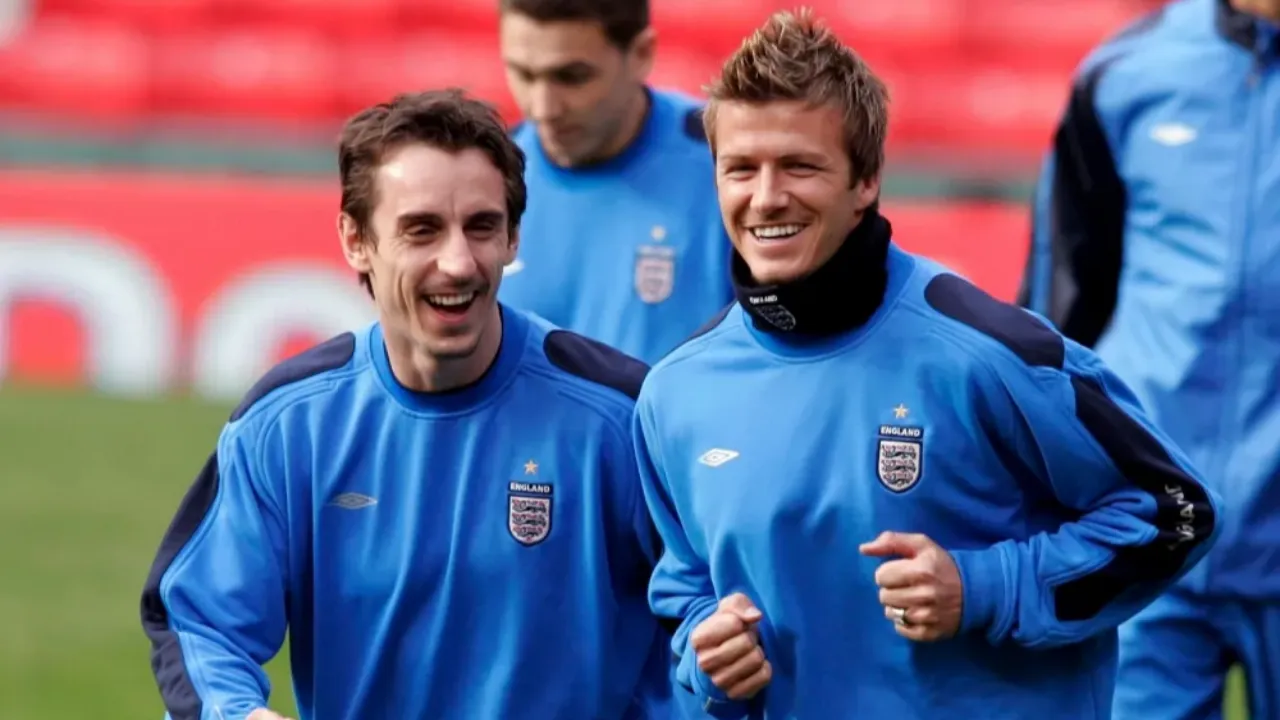 David Beckham ve Gary Neville futbol takımı satın aldı! 