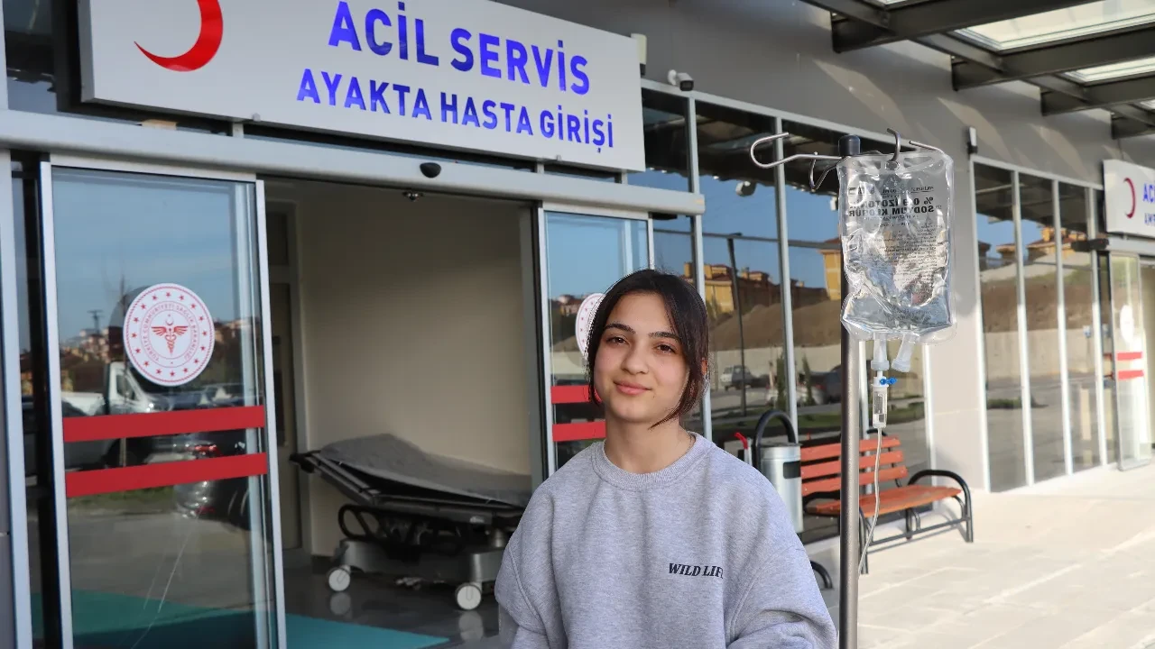 Doğum günü pastası hastanelik etti: Öğrenciler zehirlenme şüphesiyle tedavi altında