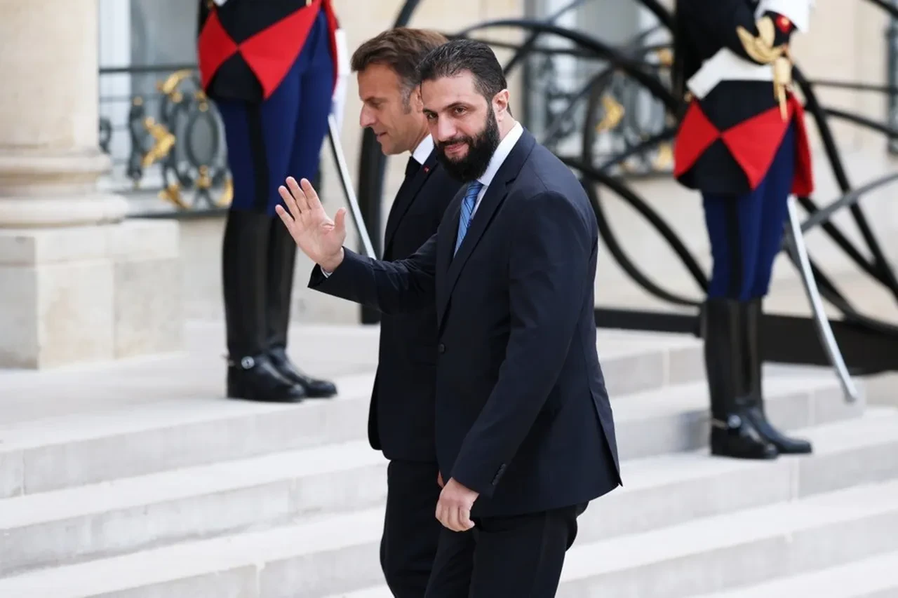 Eş-Şara’dan Macron’a net mesaj: Geleceğimiz başka ülkelerin başkentinde belirlenmeyecek