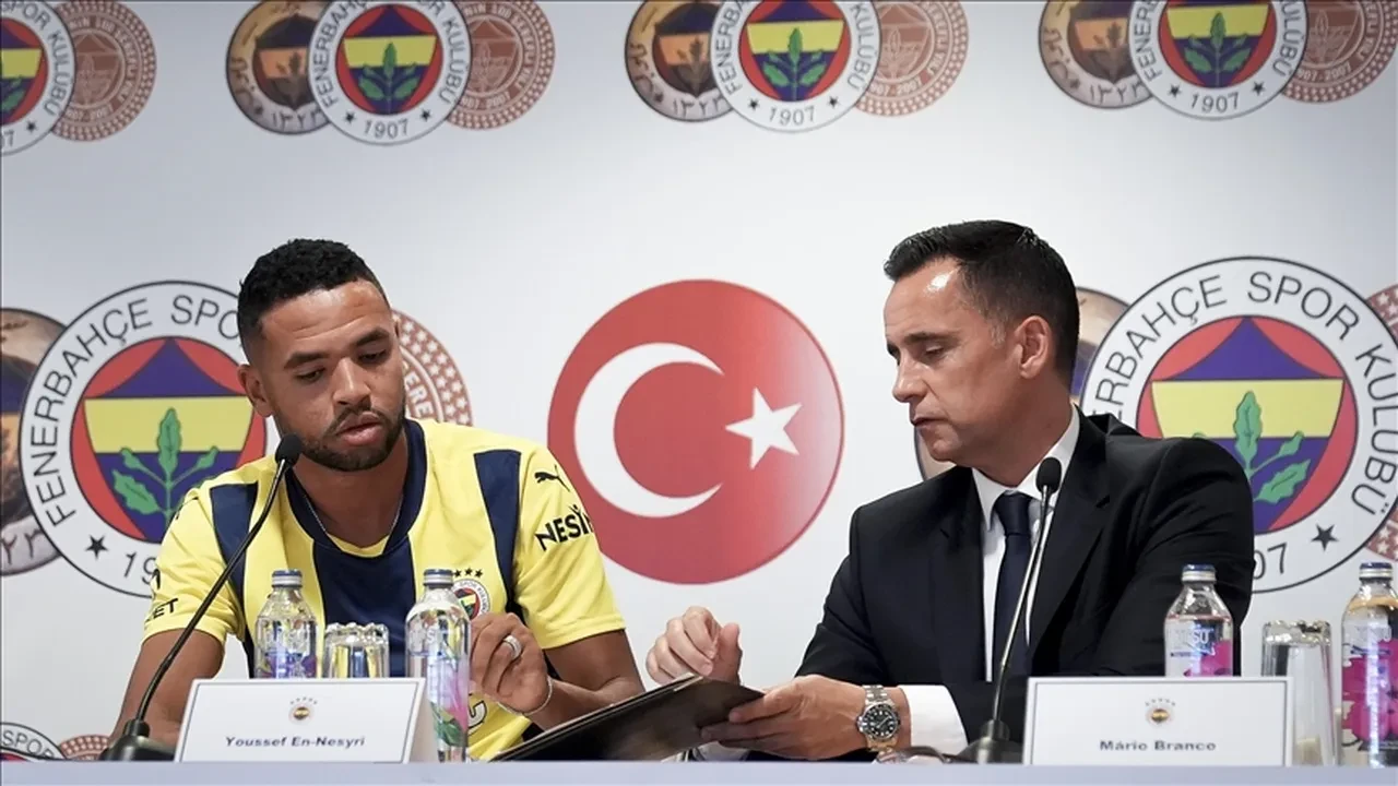 Fenerbahçe'de sürpriz ayrılık! Yönetim golcü oyuncu için kararını verdi