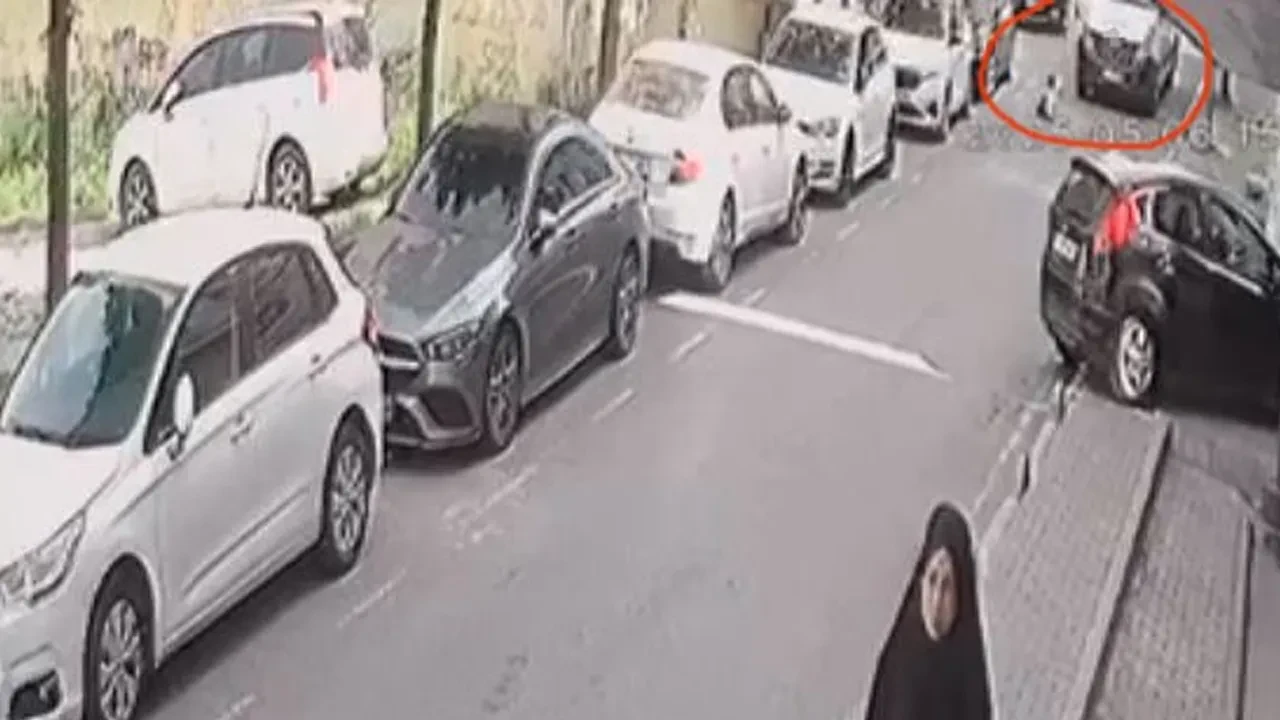 Gaziosmanpaşa'da feci kaza! 5 yaşındaki çocuk servis aracının altında kaldı