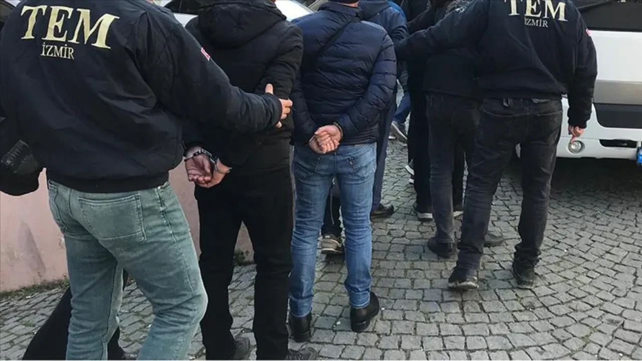 İzmir merkezli 4 ilde FETÖ operasyonu: Gözaltılar var