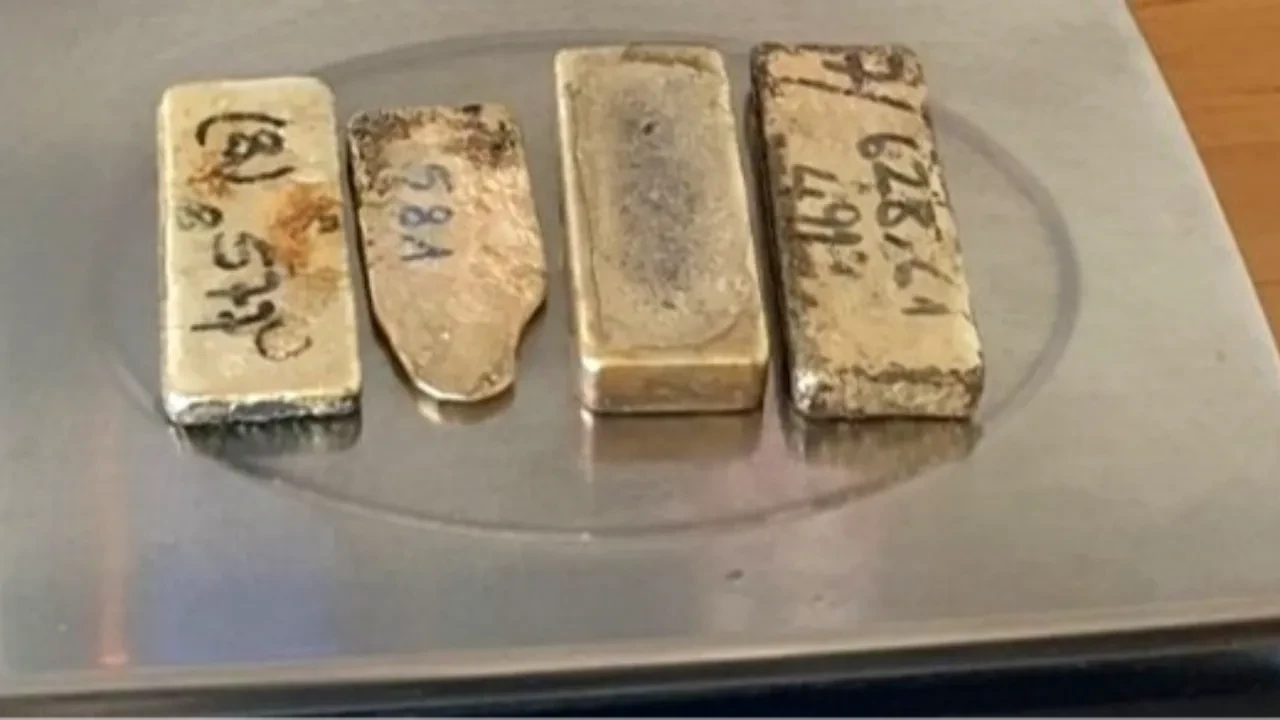 Kadın yolcunun koltuk altından ve iç çamaşırından kilolarca altın çıktı! Gümrük memurları şoke oldu 