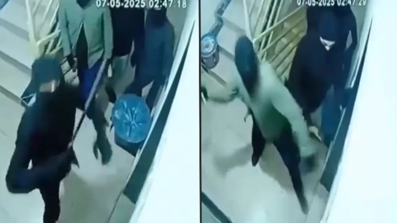 Kar maskeli saldırgan dehşeti! Evin kapısını çekiç ve baltayla parçaladılar! 