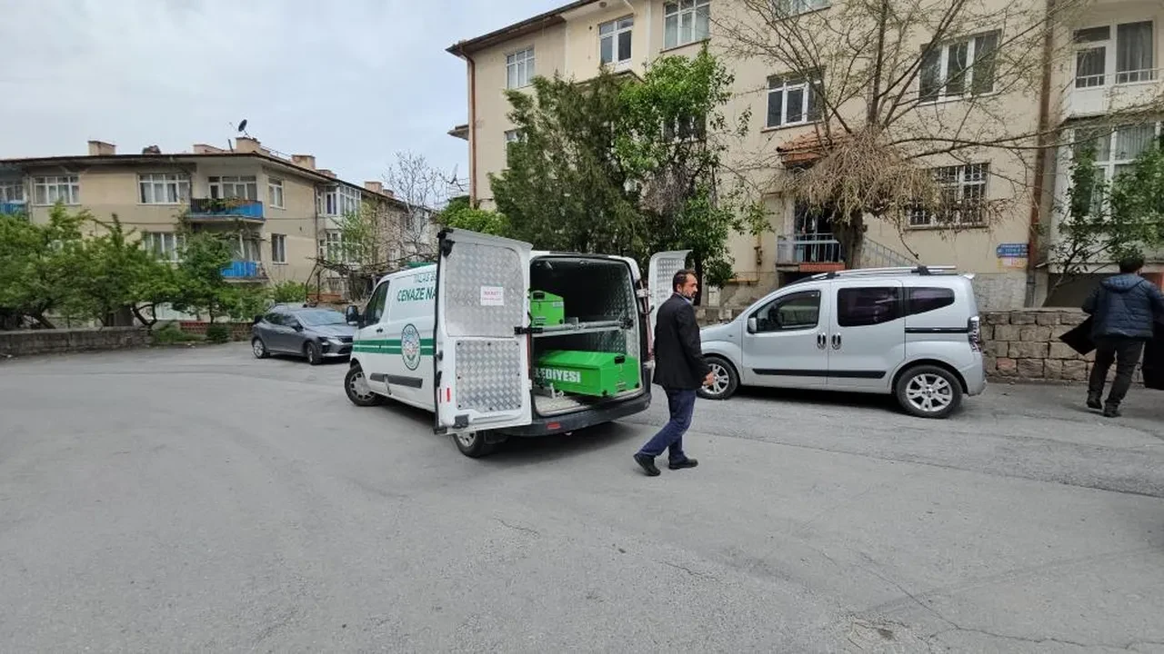 Kayseri'de evlat vahşeti! Tartıştığı babasını bıçakla kaletti