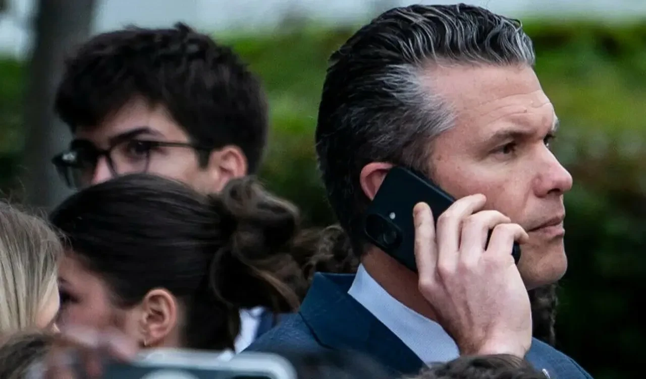 Pentagon'da sızıntı korkusu! ABD Savunma Bakanı şifrelerini internete düşürdü