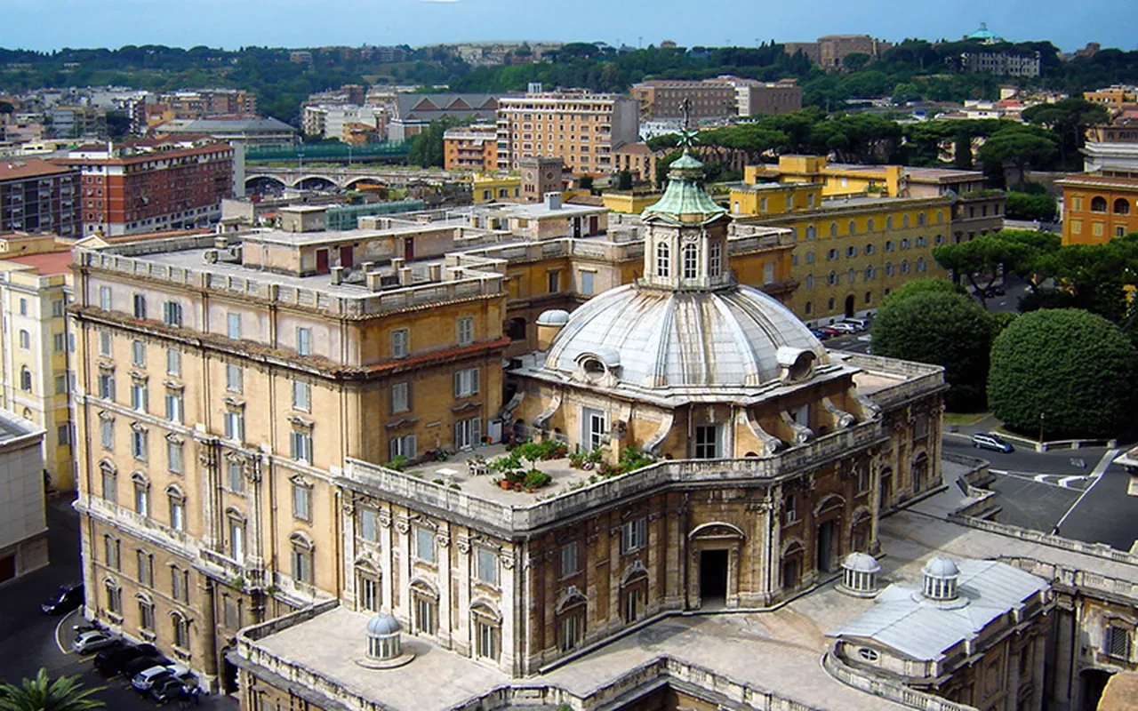 Sistine Şapeli'nden siyah duman yükseldi: Vatikan'da yeni papa seçilemedi