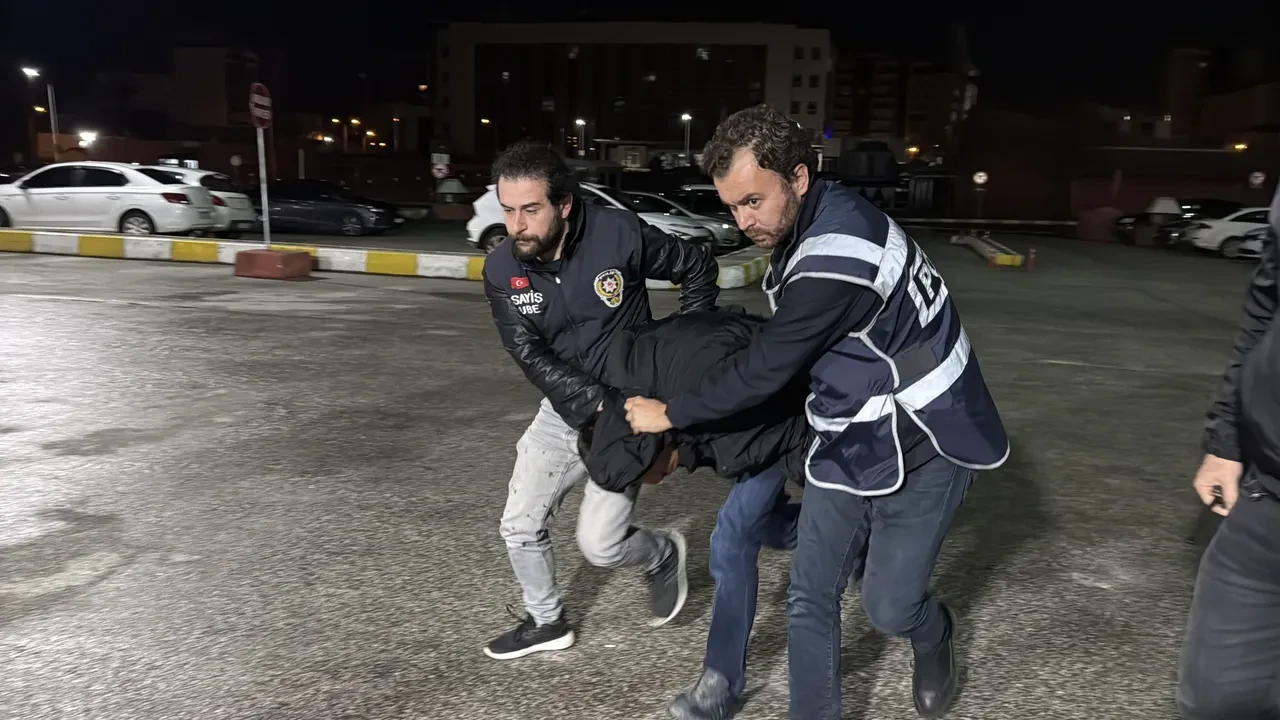 Sivas'ta iki kardeşin ellerini kelepçeleyip katletti! Görüntüler ortaya çıktı