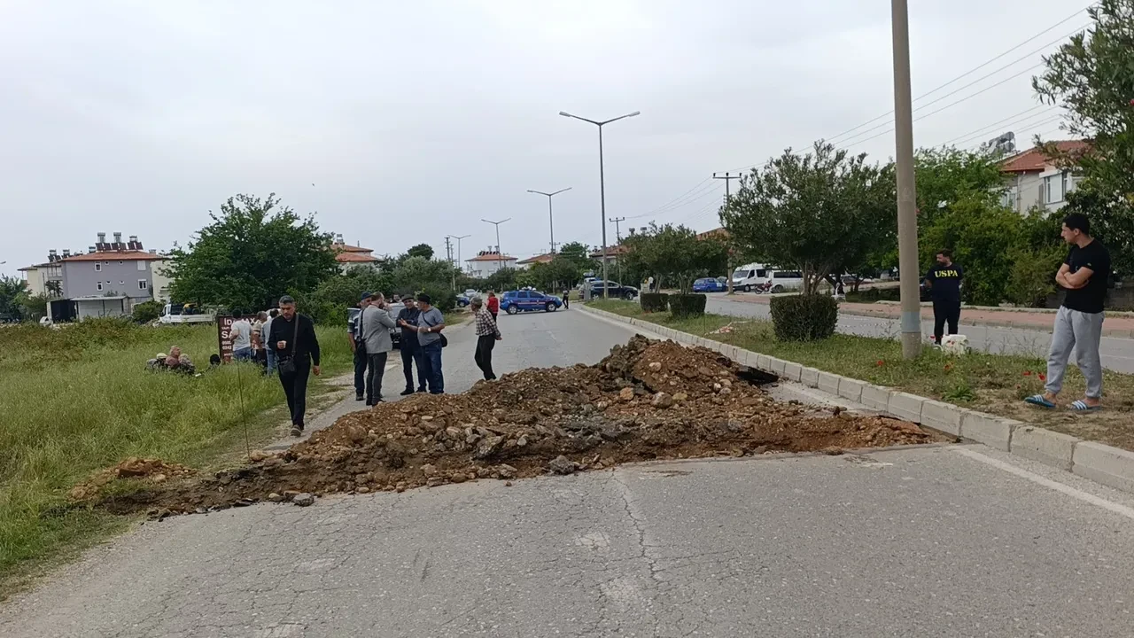 Turizm yolunu kepçeyle kazıp araç trafiğine kapattı! 40 yıldır devam eden dava