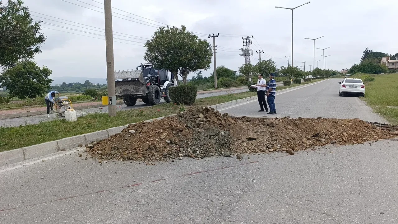 Turizm yolunu kepçeyle kazıp araç trafiğine kapattı! 40 yıldır devam eden dava