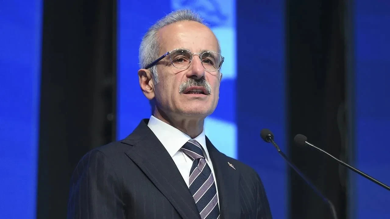 Türkiye'de en çok hangi sosyal medya platformu kullanılıyor? Bakan Uraloğlu verileri tek tek açıkladı