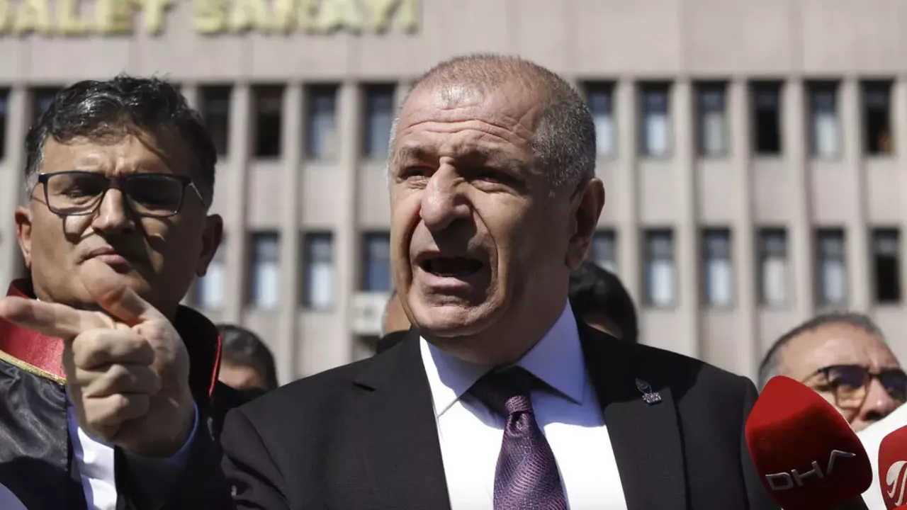 Ümit Özdağ hastaneye kaldırıldı! Duruşma ertelendi