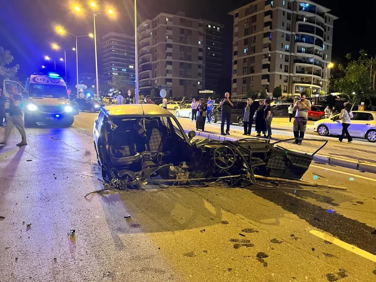 Yine Tofaş yine ayı manzara! Lüks araçla çarpıştı ikiye bölündü