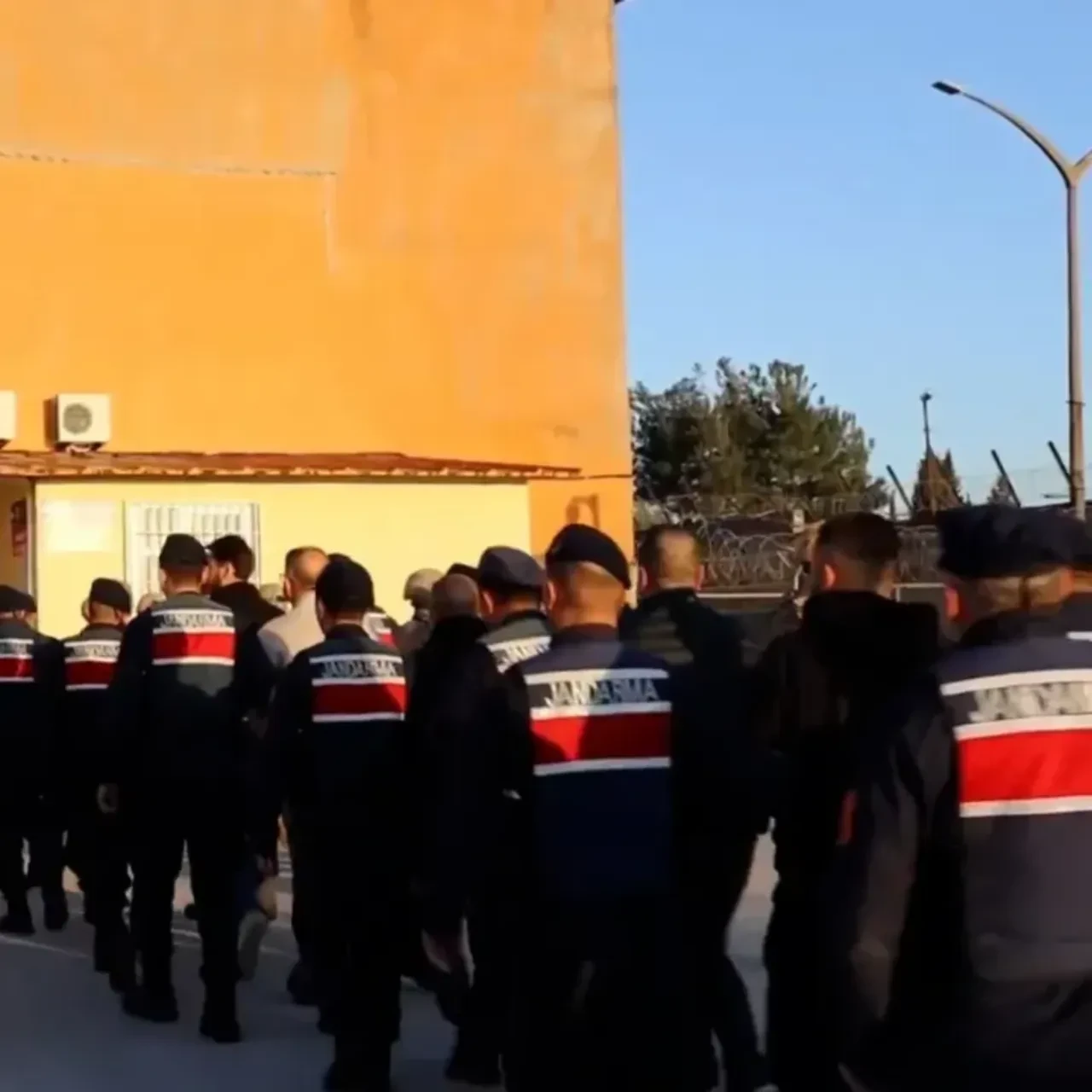 Bakan Yerlikaya duyurdu: 3 ilde tefeci operasyonu! Mal varlıkları şoke etti