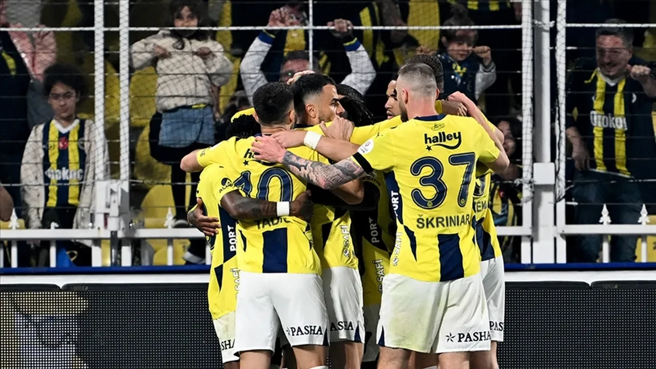 Başakşehir Fenerbahçe CANLI nereden izlenir? Maç başlıyor