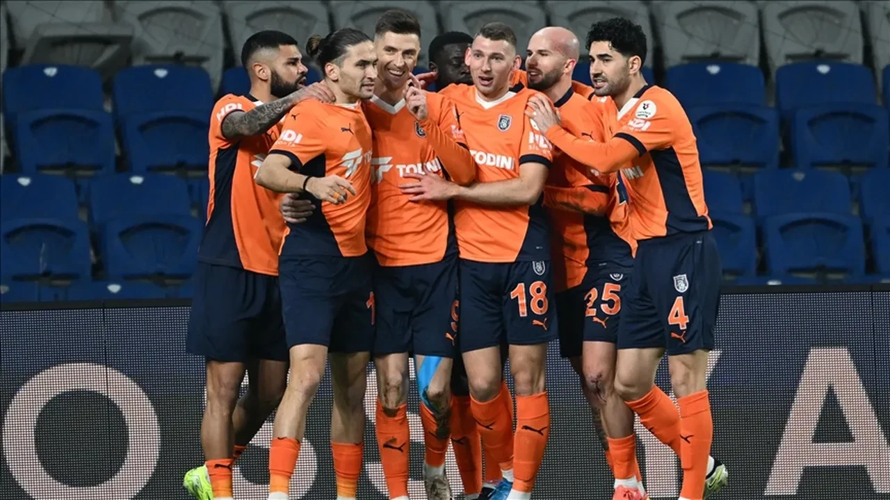 Başakşehir Fenerbahçe maç kadrosu, muhtemel ilk 11! FB'de 3 yıldız isim yok