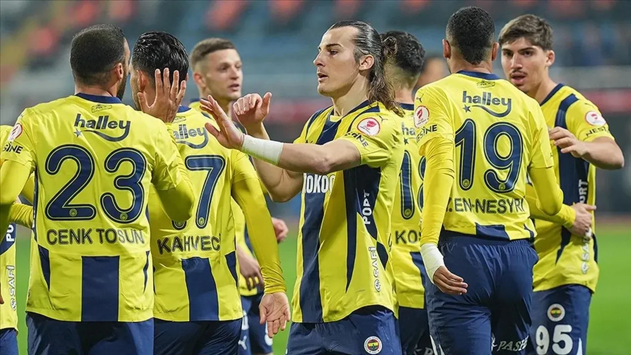 Başakşehir Fenerbahçe maç kadrosu, muhtemel ilk 11! FB'de 3 yıldız isim yok
