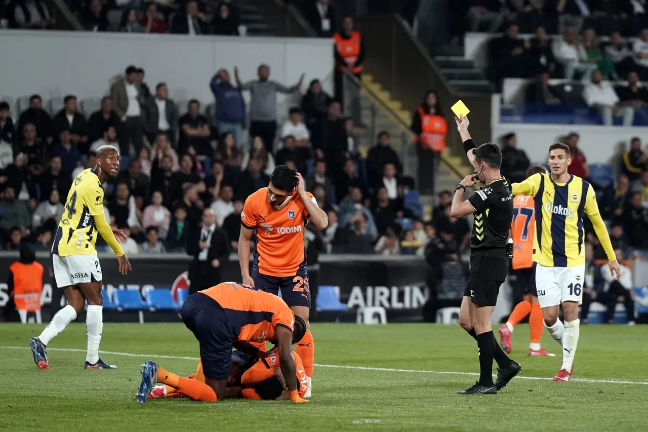 Başakşehir Fenerbahçe maç sonucu kaç kaç? Tadic ve Talisca kavgası maça damga vurdu