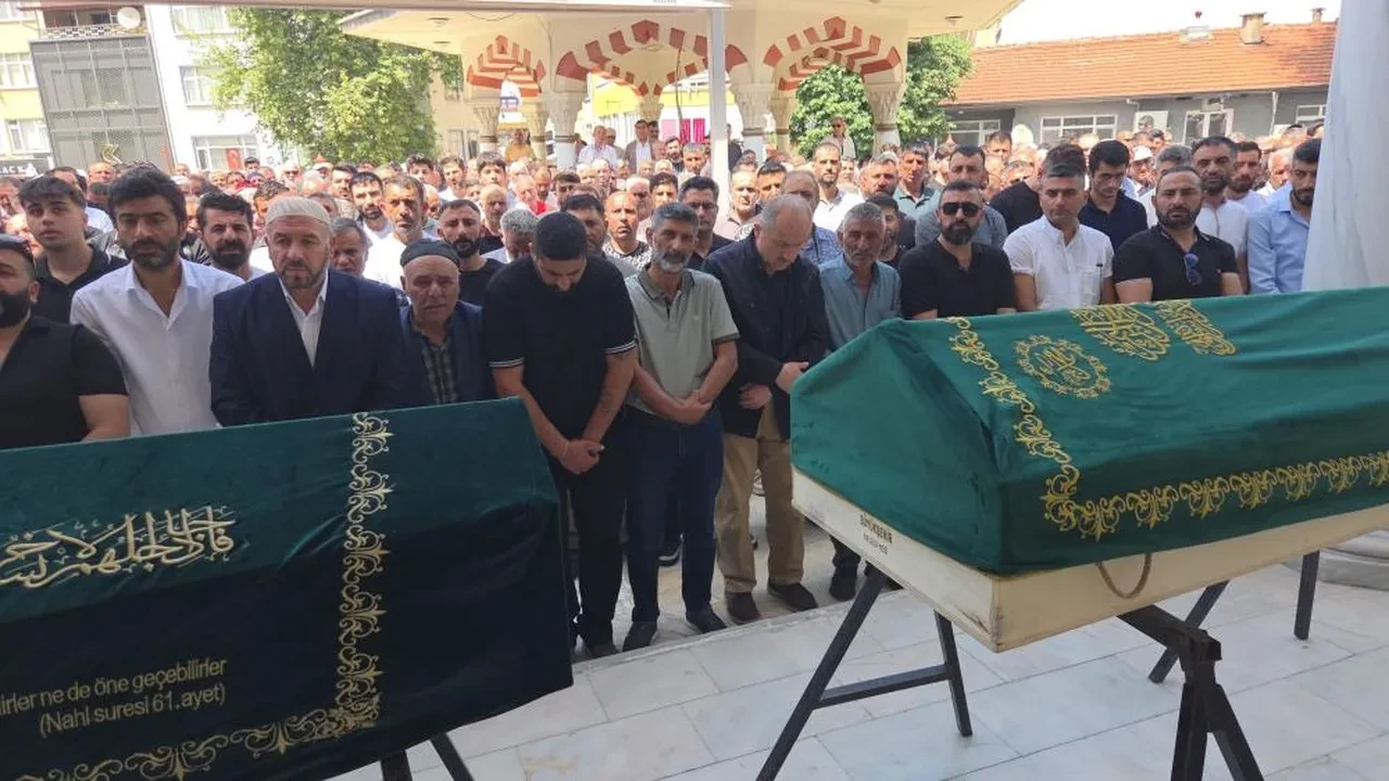 Bu acıya yürek dayanmaz! Aynı aileden 3 kişi gözyaşları içinde toprağa verildi