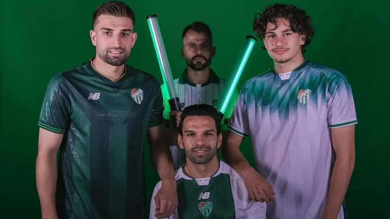 /spor/bursaspor-yeni-sezon-formalarini-satisa-sundu-3218333