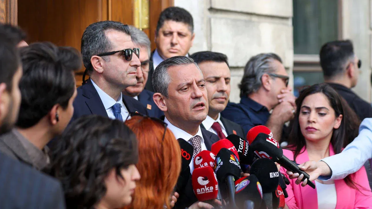 Canlı yayında dikkat çeken 'mesajı aldım' değerlendirmesi: Kimin yaptırdığını biliyor olmalı!