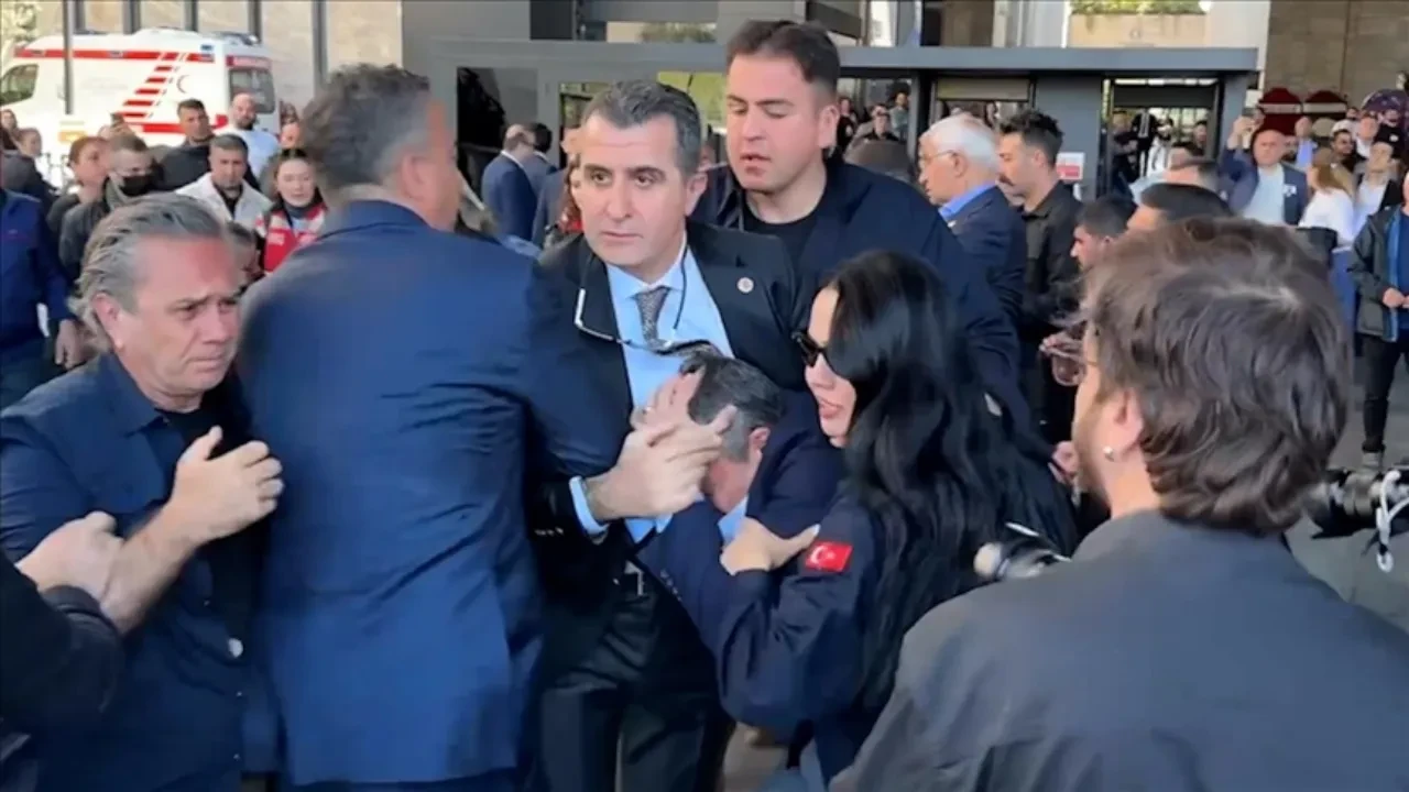 CHP, Özgür Özel'e yapılan yumruklu saldırı sonrası 'komisyon kurulsun' demişti! sadece 14 kişi katıldı