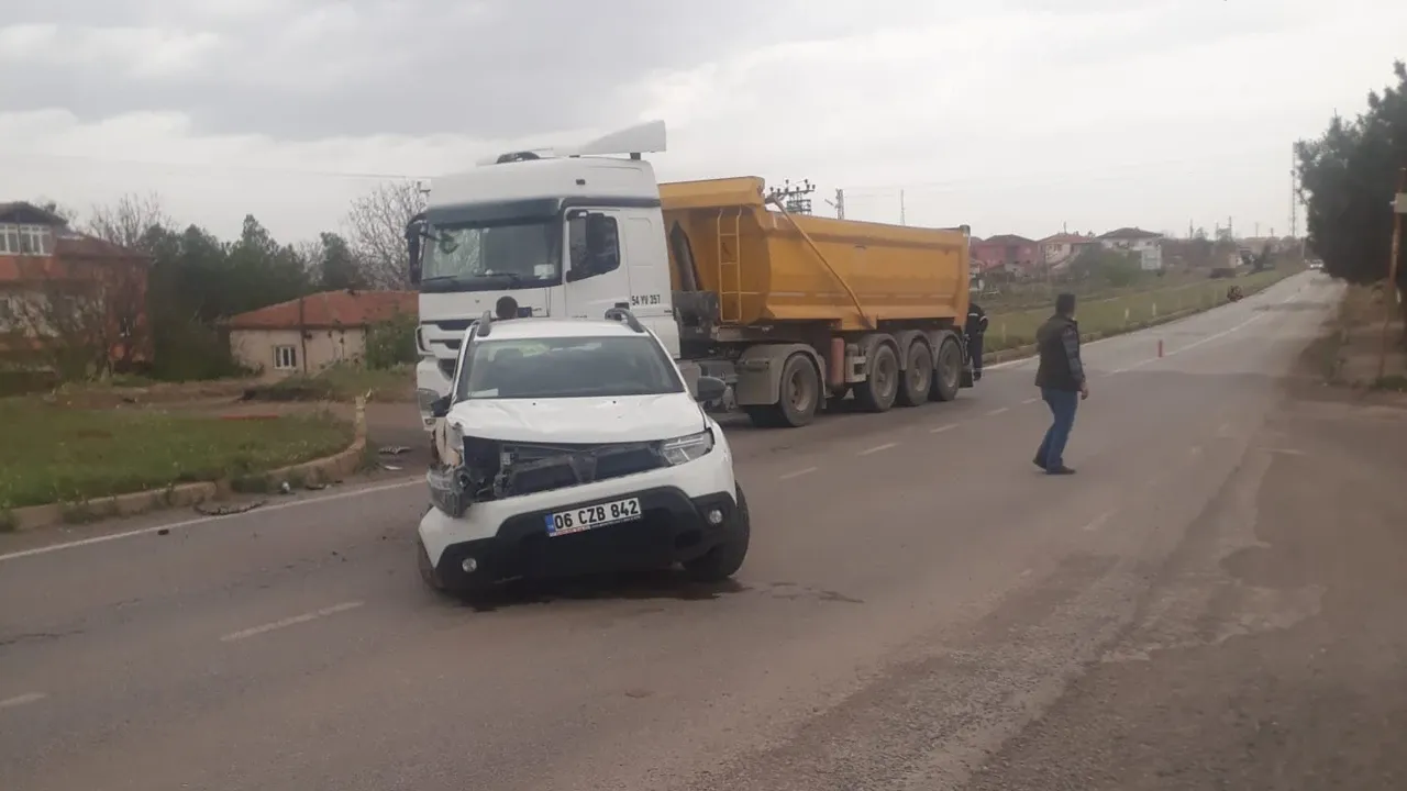 Delice'de Otomobil-Kamyon Kazasında 1 Yaralı