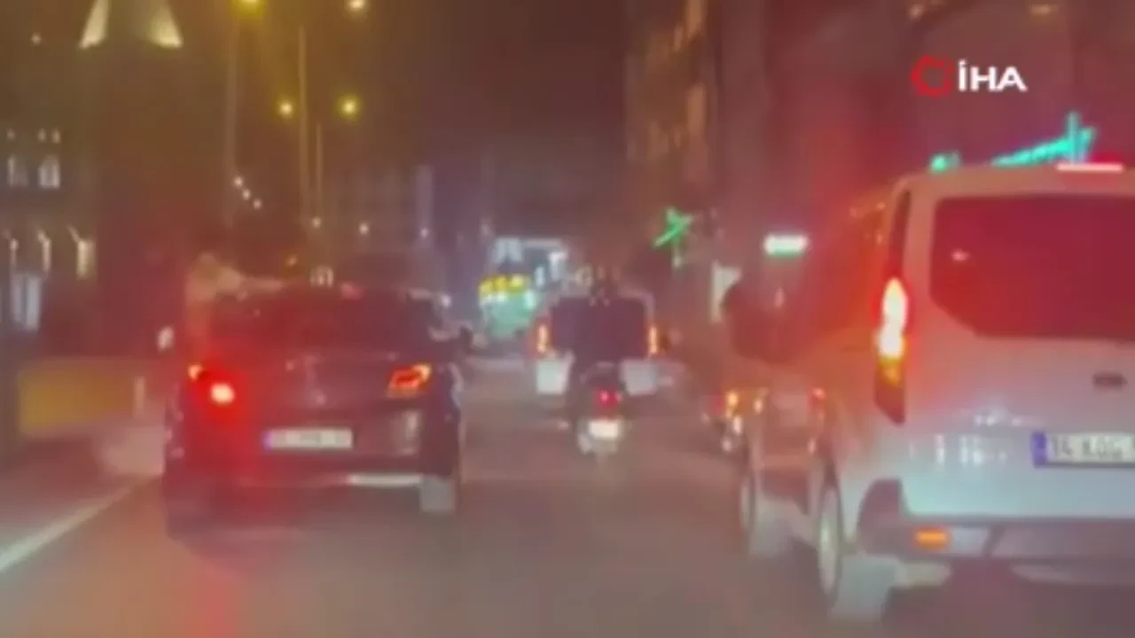 Düğün magandaları trafiği kilitledi! Sürücüler zor anlar yaşadı