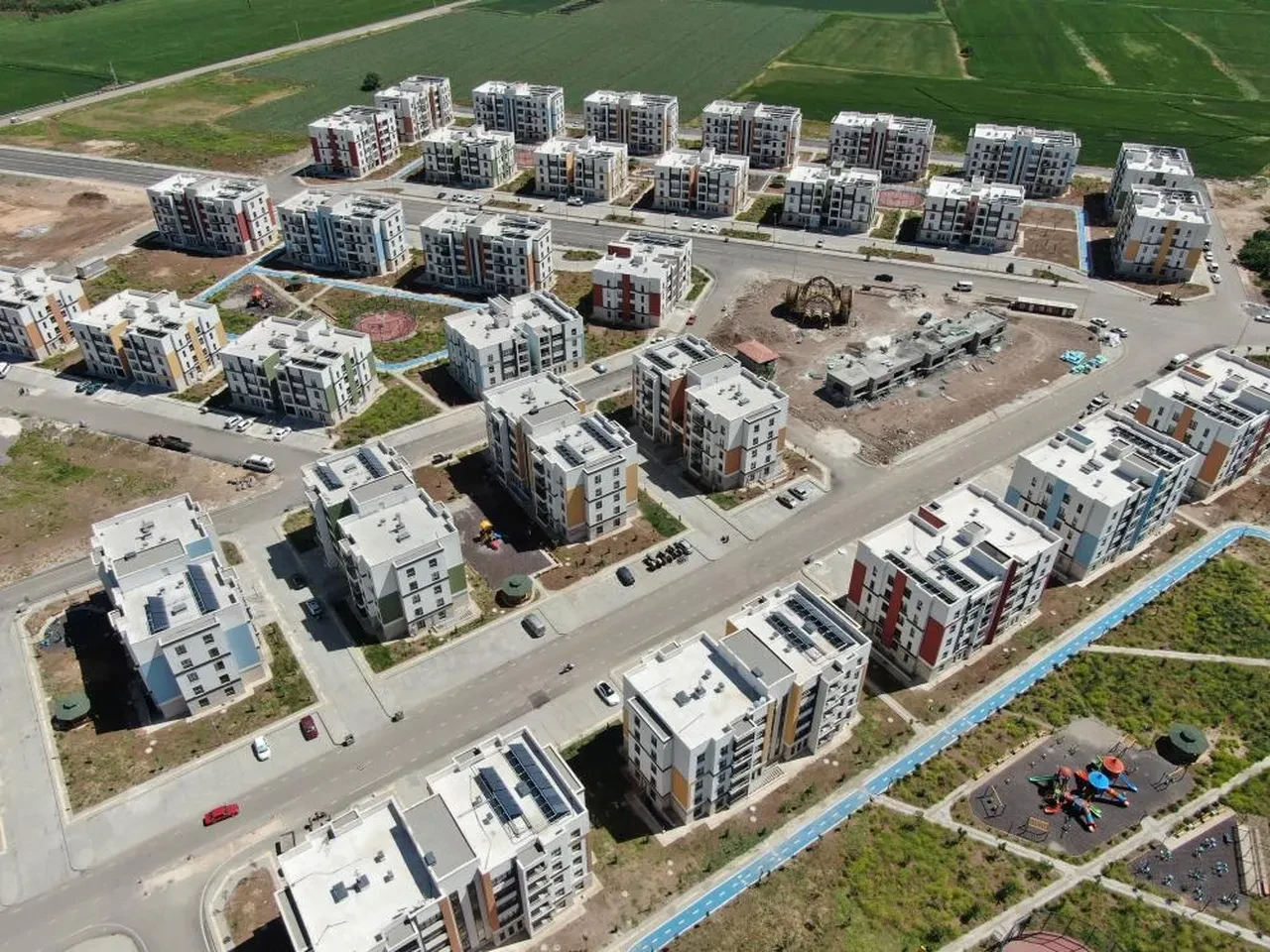 Gaziantep'te evleri yıkılan depremzeler TOKİ tarafından yapılan yeni konutlarında güvende ve mutlu