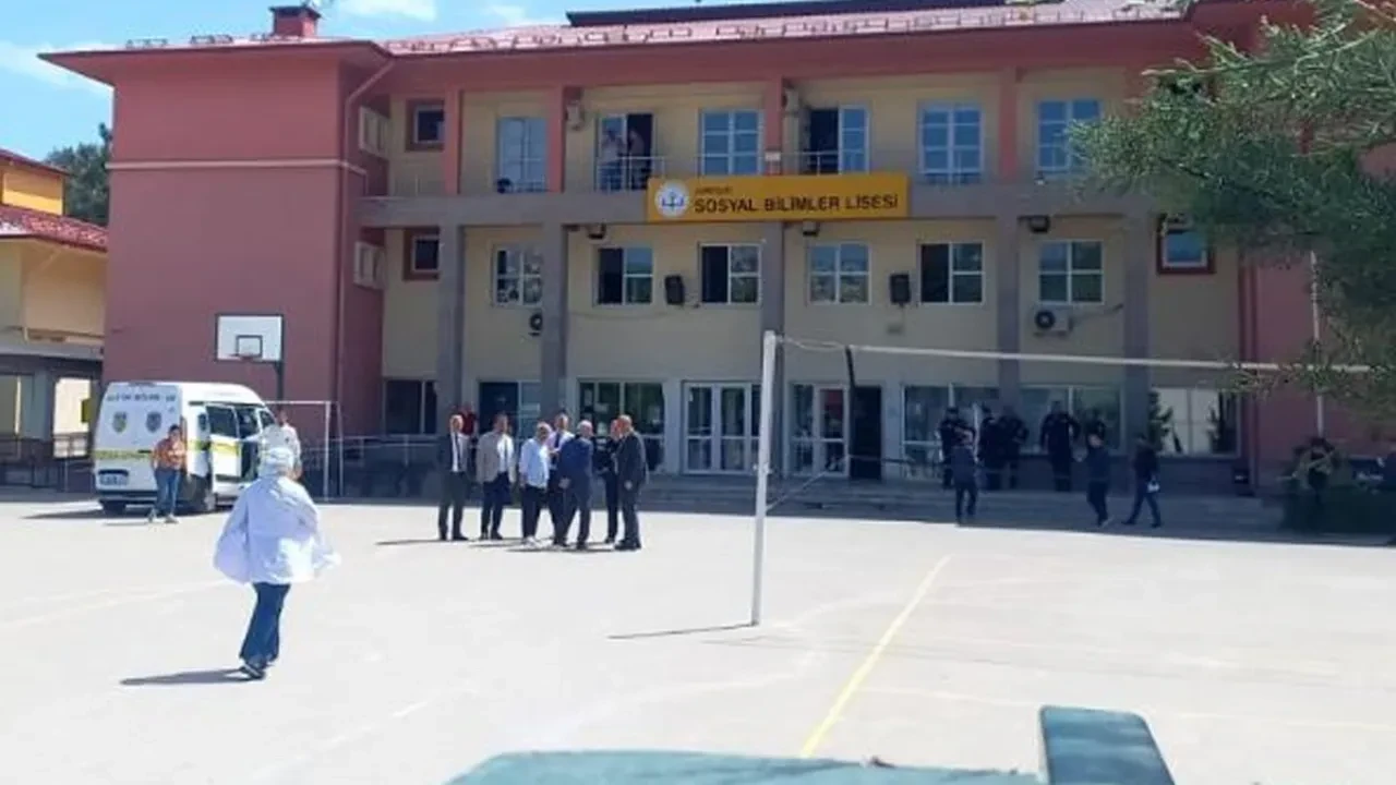 Giresun'da lisede dehşet! Tetiğe peş peşe bastı: 2 ölü