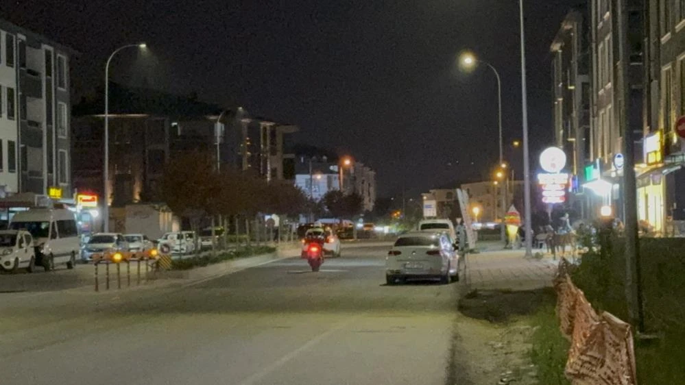 Düzce'de akrobasi hareketleri yapan motosikletliler polisten kaçamadı!