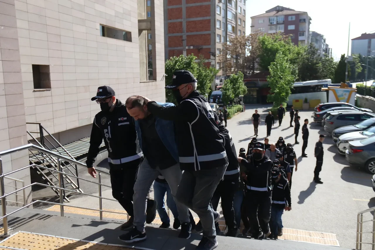 Maydonoz Döner soruşturmasında yeni gelişme! FETÖ'ye Eskişehir merkezli büyük operasyon! 23 kişi yakalandı